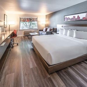 Aloft Guest room 1 King